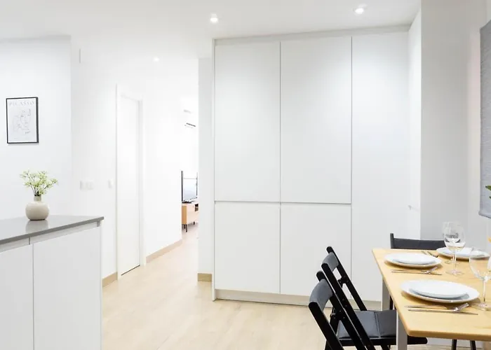 Modern Center Apartment *
